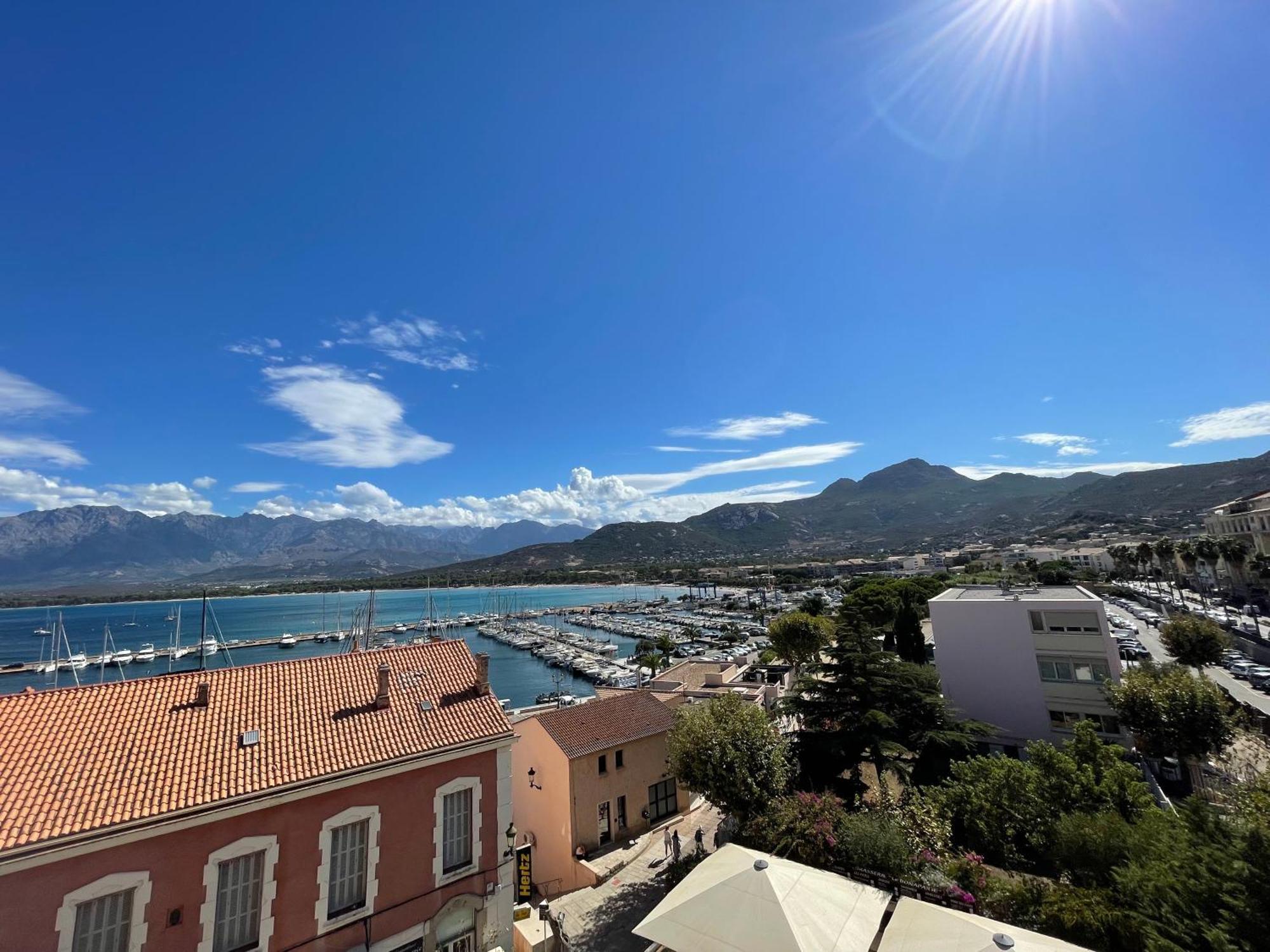 Calvi T2 Climatise, Wifi, Centre-Ville, A Proximite Plage, Commerces, Taxi & Gare, Vue Plage & Montagne Zewnętrze zdjęcie
